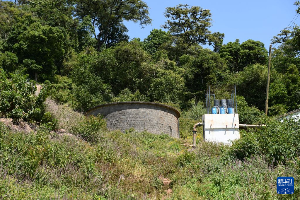这是7月14日在肯尼亚马萨比特郡拍摄的中国电建修建的净水设施。新华社记者 刘琼 摄