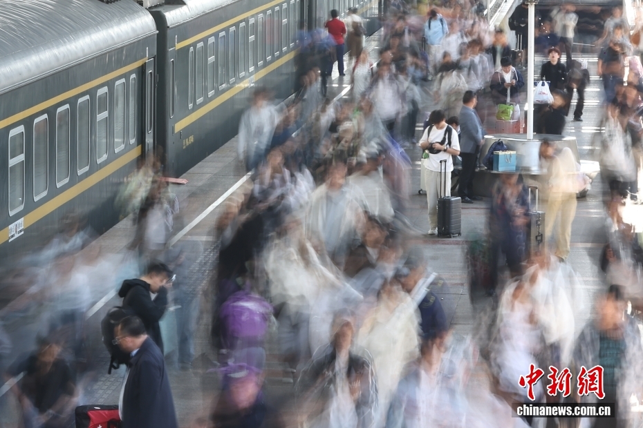 中国交通运输部：2026年国庆假期 全社会跨区域人员流动量21.42亿人次