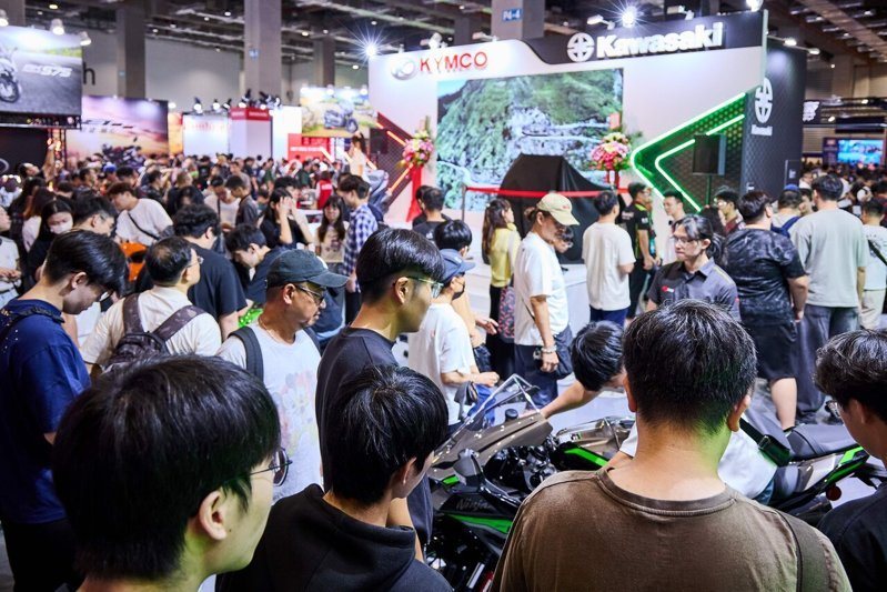 颱風後的驚喜！重機展首次展延至晚上八點  猛爆性人潮粗估破 10 萬。光陽提供