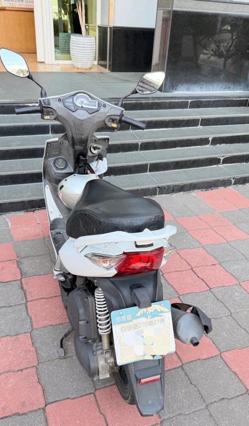 蘇姓男子拆自家門牌充當車牌,還在吸毒後毒駕上路。記者巫鴻瑋/翻攝