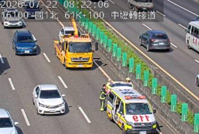 今天上午在國道1號北上過中壢路段，有3輛自小客車追撞事故。圖／取自高公局1968即時路況