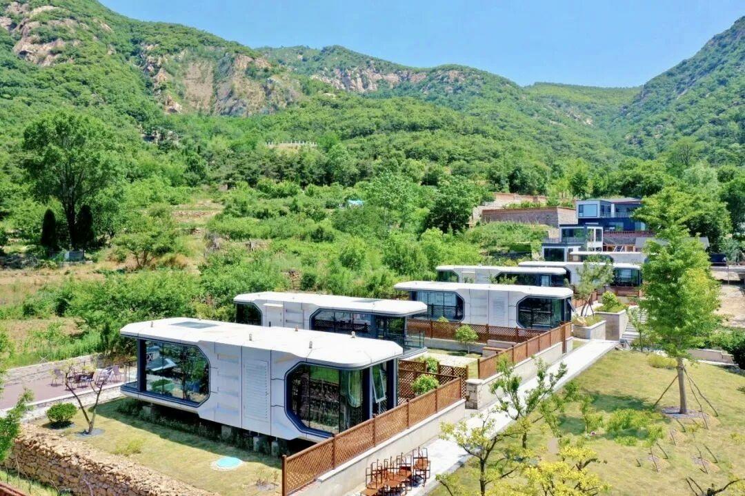 被誉为山东威海“城市后花园”的里口山景区，以其个性化旅游产品逐渐出圈。图为房车露营地。