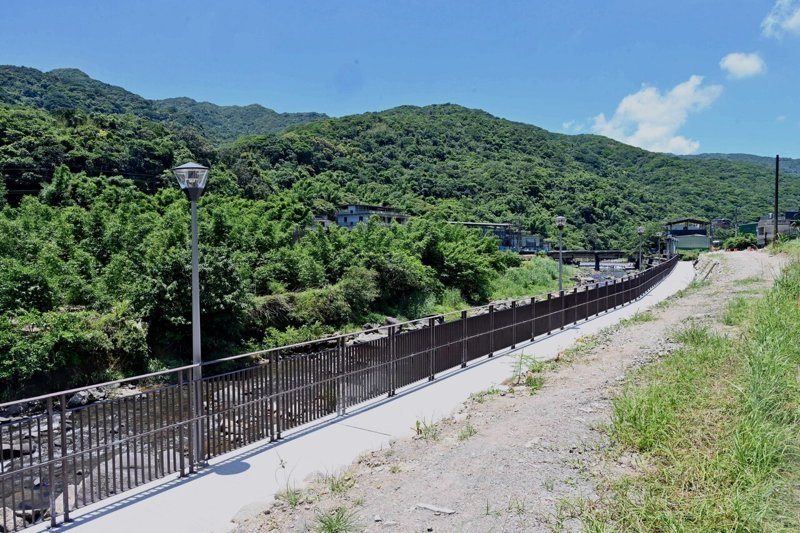 新北市長侯友宜今天率市府團隊前往萬里、金山區辦理市長行動治理基層建設督導。圖/新北市政府提供