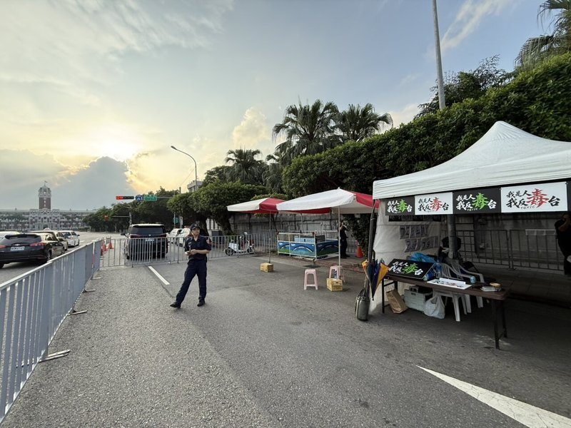 國民黨北市議員楊植斗丶議員參選人賴苡任，以及新北市汐止金山萬里區議員參選人何元楷丶基隆市議員參選人張家馨響應725上凱道遊行活動，絕食超過79小時。記者翁至成／攝影