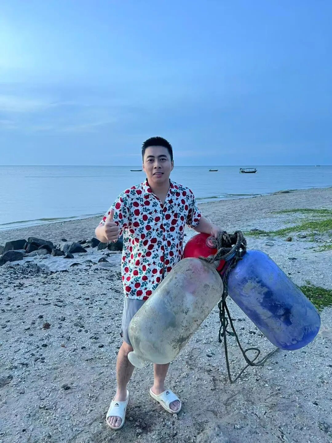 陈如荣与三个浮漂（央广网发 受访者 供图）