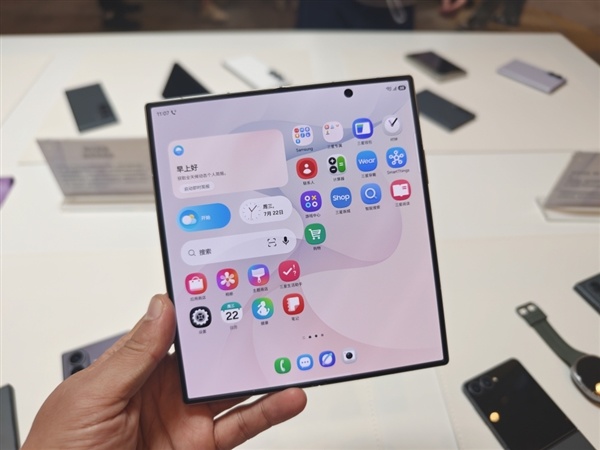 14999元!三星Galaxy Z Fold8 Ultra图赏:薄至8.9mm 仅重215g