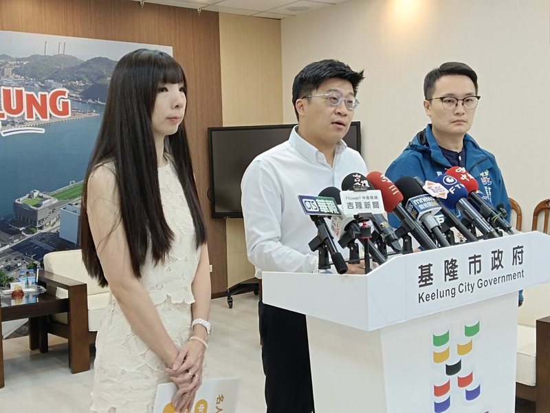 基市府「虐童案專案小組」召集人、市府秘書長謝孝昆（中），今天公布虐童案處理進度。邱瑞杰／攝影