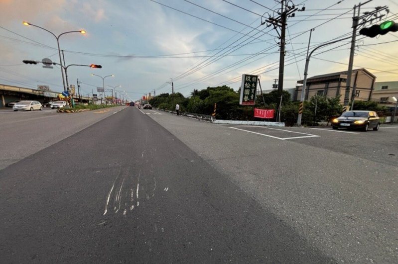 屏東縣九如鄉公所前台3線的路口處，1日傍晚發生酒駕車禍，肇事者九如鄉農會理事長張智強，酒測值高達0.91毫克。圖／讀者提供