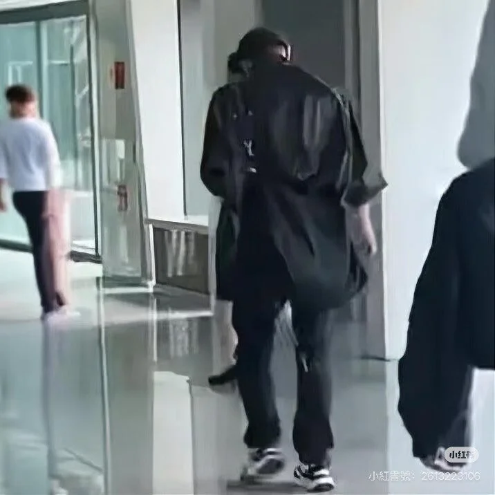謝霆鋒現身機場背影被捕捉。圖/摘自小紅書
