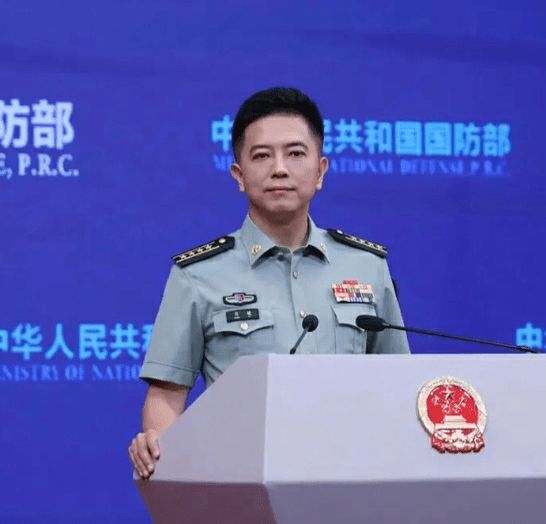 国防部新闻发言人陈曦就中国海军组织潜射战略导弹试射答记者问