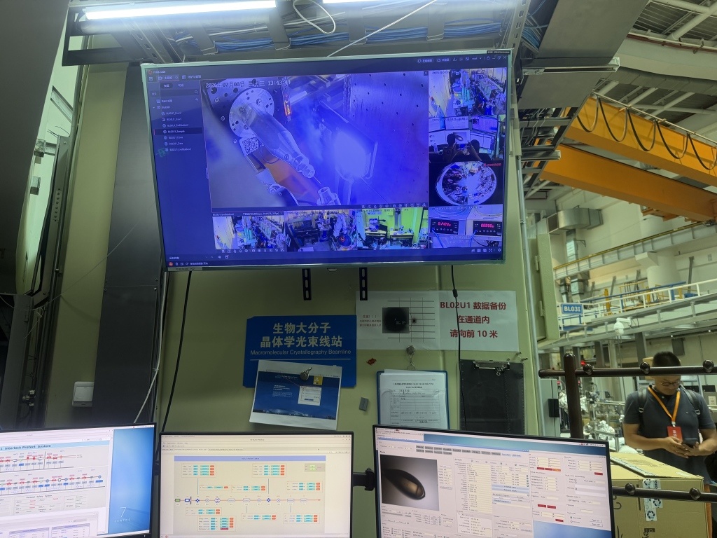 7月8日，上海光源，维亚生物的试验台。澎湃新闻记者 邹娟 图