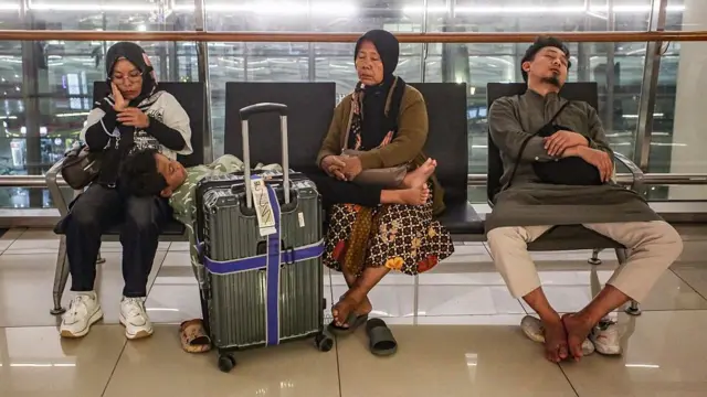 大批旅客滞留于印尼的机场