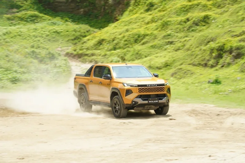 全新 Hilux 在維持越野本色之餘，也帶來更成熟的公路表現。 記者趙駿宏／攝影