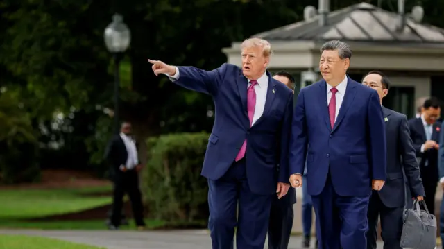 2026年9月24日，美国总统特朗普与中国国家主席习近平在美国华盛顿特区的白宫一同漫步。