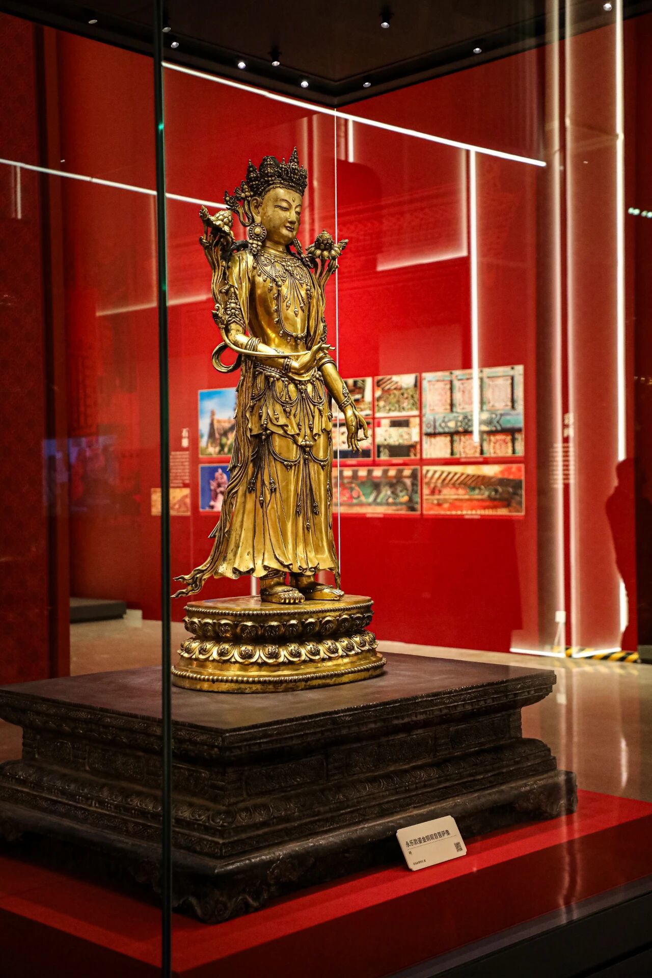 ▲永乐款鎏金铜观音菩萨像。图源中国工艺美术馆