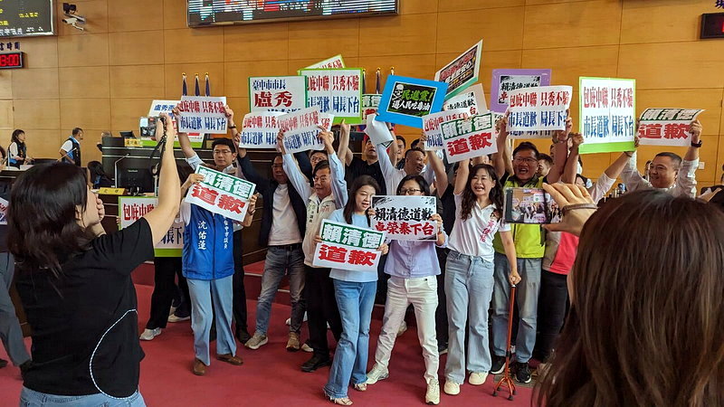 國民黨議員賴義鍠表示,當時大家全部衝上去,現場很亂,他也不知道發生什麼事。記者陳敬丰/攝影