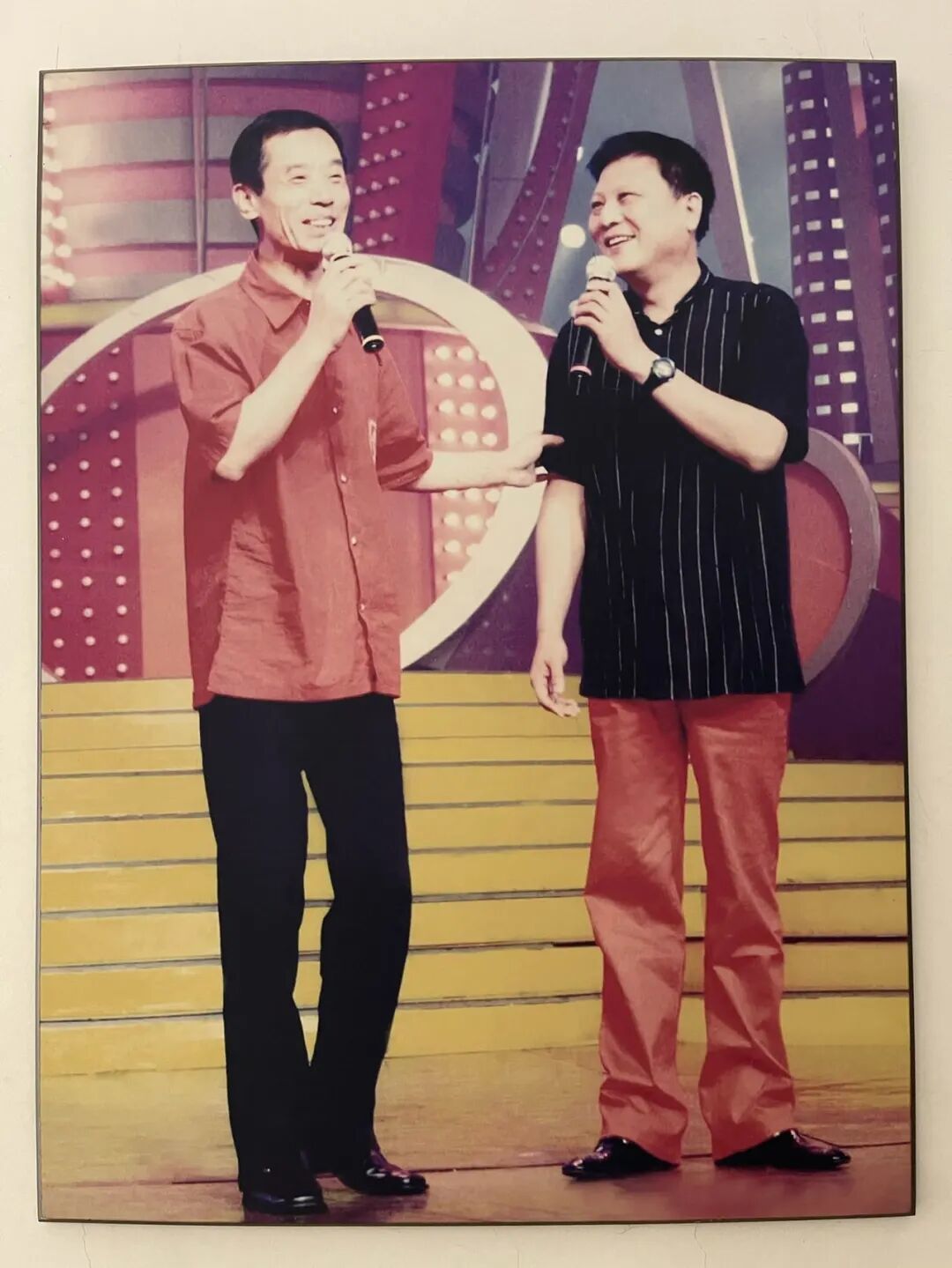 常佩业（左）与搭档贾承博在表演中。