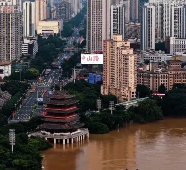 ▲2025年10月10日的南宁市区(图/视频截图)