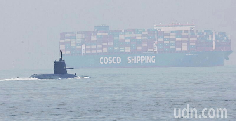 海鯤艦首度展開跨夜測試,即將完成交艦前最後階段。記者劉學聖/攝影