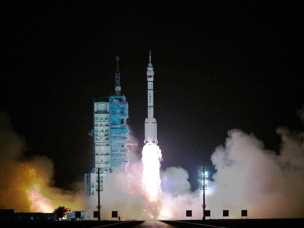 2026年5月24日，搭载神舟二十三号载人飞船的长征二号F遥二十三运载火箭在酒泉卫星发射中心点火发射。神舟二十三号载人飞船发射取得圆满成功。新华社记者 连振 摄