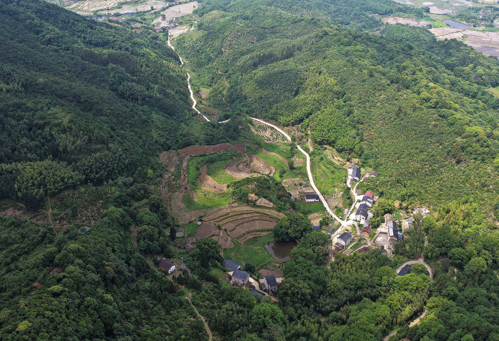 2026年5月28日拍摄的景德镇高岭瓷土矿遗址(无人机照片)。 新华社记者 周密 摄