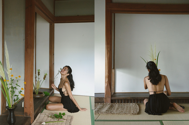 曾經紅遍日本綜藝圈的「綜藝女王」Rola（蘿拉），日前在IG分享了一張極具日式風情的插花照，沒想到卻因為身上那件大尺度清涼洋裝，引發網友熱烈討論。圖／截自IG