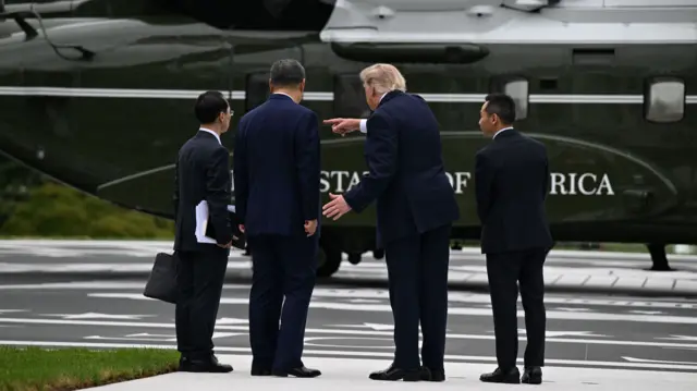 Трамп показывает Си вертолетную площадку