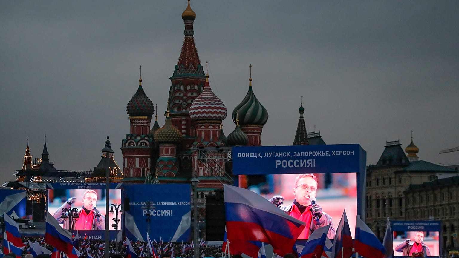 Архив: российский актёр Иван Охлобыстин обращается к толпе во&nbsp;время празднования аннексии регионов Украины, Красная площадь, Москва, Россия, 30 сентября 2022 г