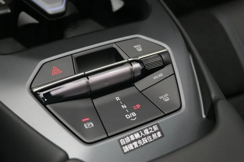 BMW iX3 即將於 10 月正式在台上市,總代理汎德日前搶先舉辦媒體預賞。 記者陳威任/攝影