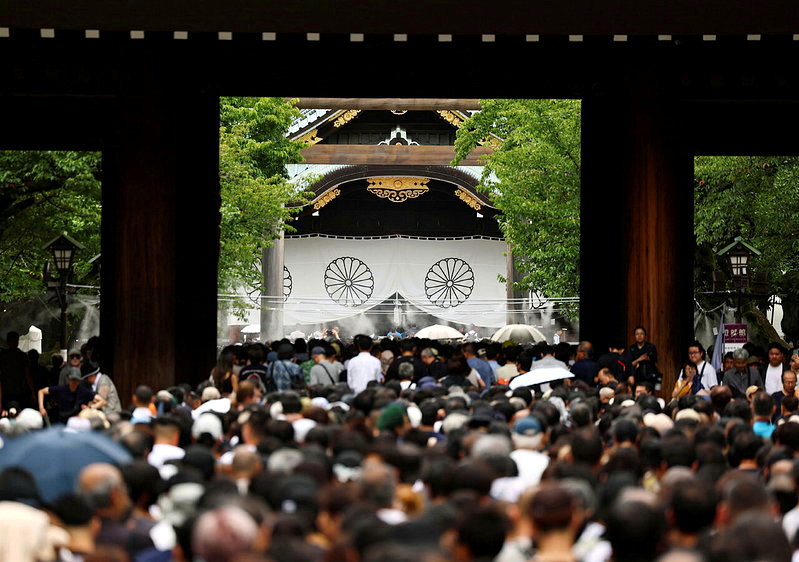 第二次世界大戰終戰81周年，大批民眾赴靖國神社參拜。 路透社