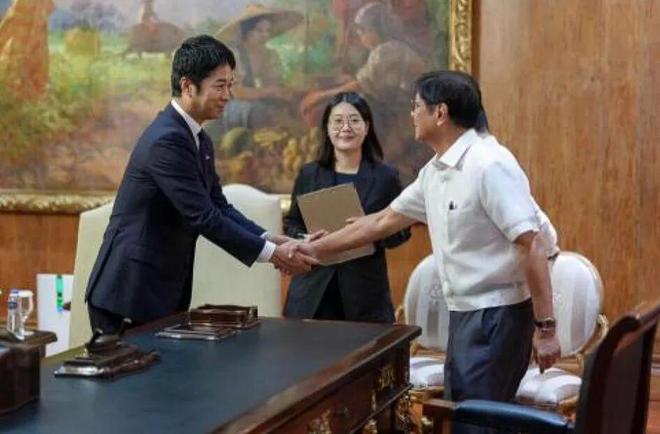 挑衅中国同天示好日本右翼,“菲政府反华绝非少数政客作为”