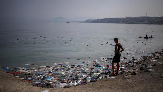 移民在偷渡海边
