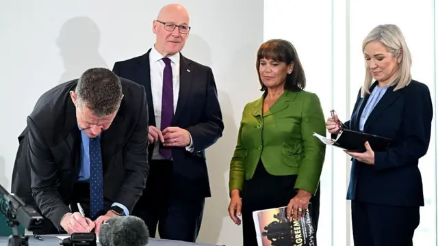 约翰·斯文尼（John Swinney）、杨伟思（Rhun ap Iorwerth）、玛丽·卢·麦克唐纳（Mary Lou McDonald）及米歇尔·奥尼尔（Michelle O'Neill）周一在卡迪夫湾（Cardiff Bay）会面