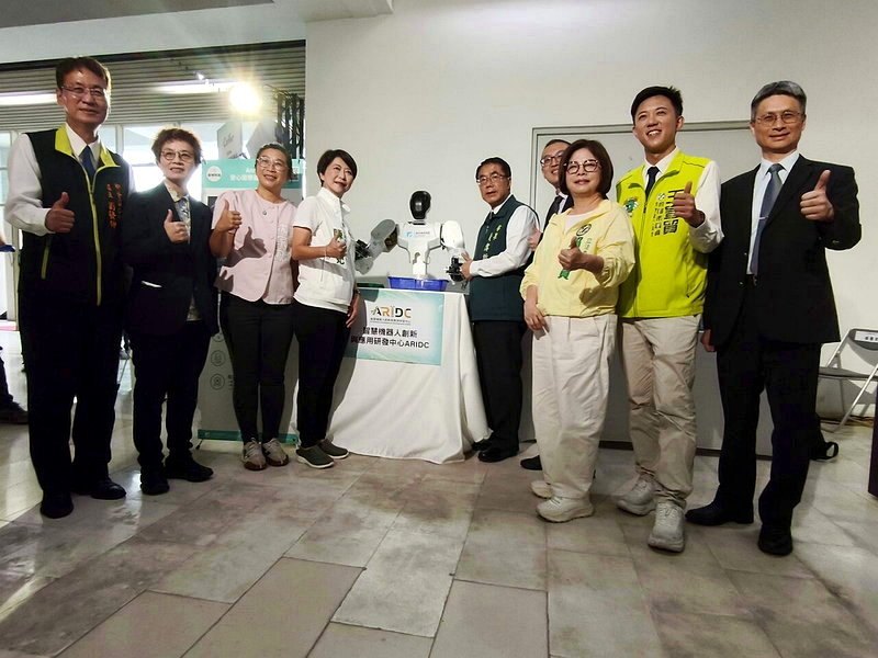機器人產業正夯；台南市政府今下午在柳營科技工業區成立台南機器人產業發展創新中心創新中心，希望加速柳科三期機器人產業「落地」發展。記者謝進盛／攝影