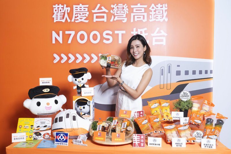 全聯首度攜手台灣高鐵，7月24日至9月3日推出美味堂聯名熱便當、We Sweet聯名甜點及福利熊限定周邊，並陸續在全聯門市及高鐵桃園、台中、嘉義、台南、左營5大車站快閃櫃同步開賣。圖／全聯福利中心提供