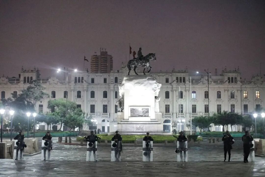 选举期间,利马市政府加强安保,以应对可能到来的示威活动。(图源:Joel Alonzo/@photo.gec)