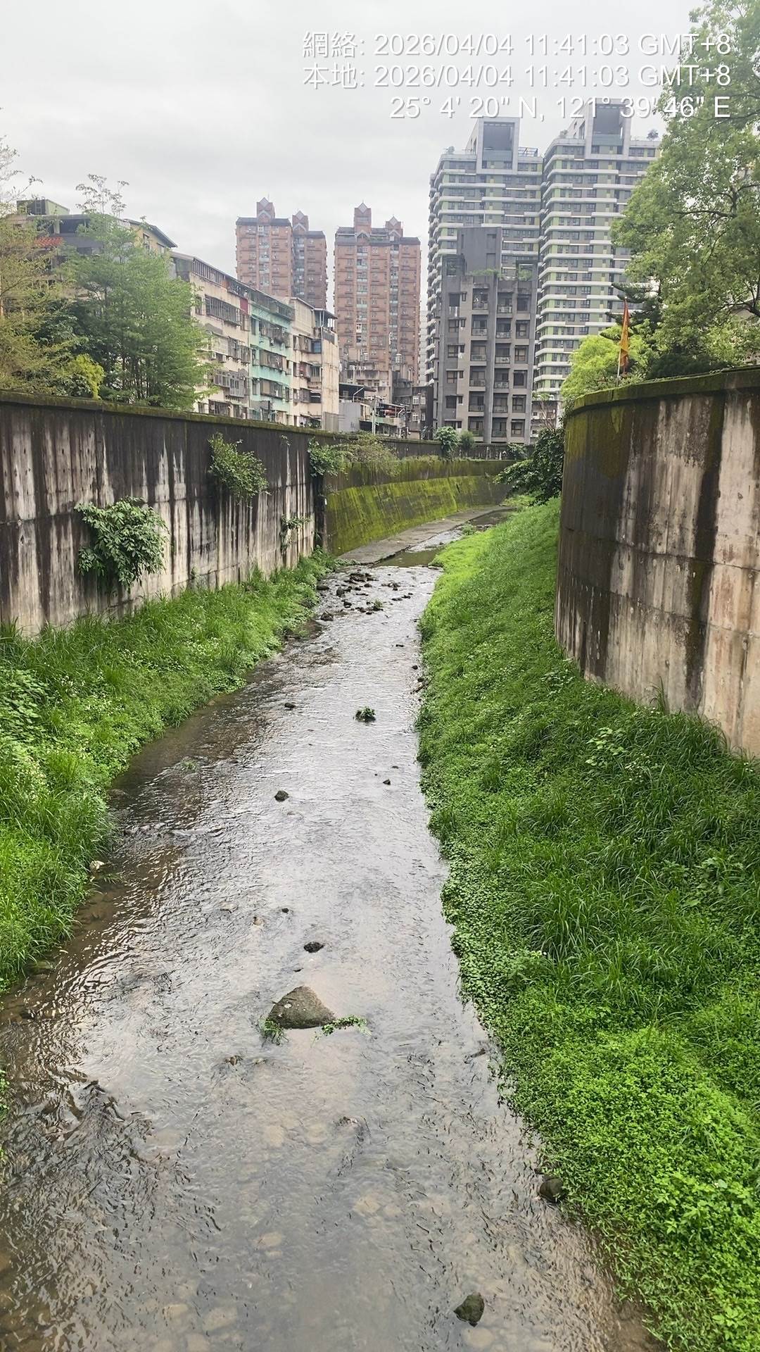下雨天水流湍急