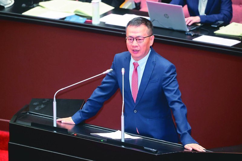 國民黨立委<a href='/search/tagging/2/羅智強' rel='羅智強' data-rel='/2/106384' class='tag'><strong>羅智強</strong></a>去年提政務人員行為基準法草案，明定政務人員應為疏失下台。聯合報系資料照
