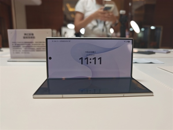14999元!三星Galaxy Z Fold8 Ultra图赏:薄至8.9mm 仅重215g
