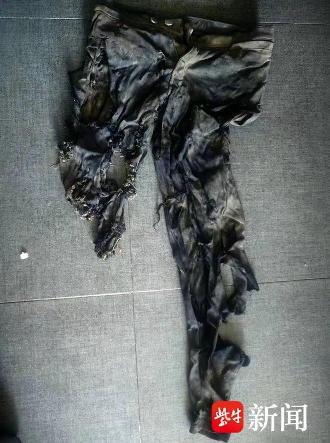 失联8天，在新疆遭泥石流卷走的苏州母子已被找到，均不幸遇难：母亲的遗体在下游水库中被先行找到；约20分钟后，孩子的遗体也被找到