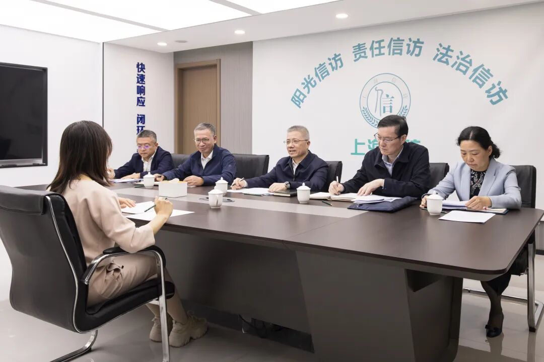 更加精准有效地为市民群众做好事、办实事、解难事!朱忠明在基层一线调研并下访