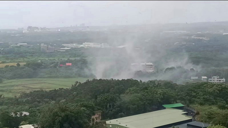 淡海新市鎮今天下午疑似出現陸上龍捲風。圖／mister.p8提供