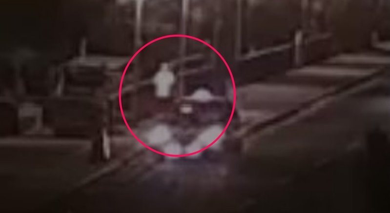 昔「軍火教父」黃如意海邊失蹤最後身影曝，警擴大範圍搜尋。記者游明煌／翻攝