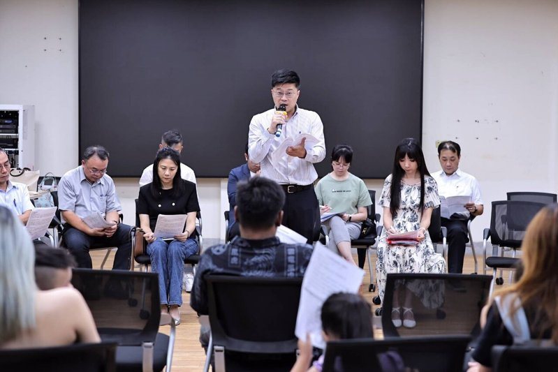 基市府昨晚在百福國中校史室,召開名人幼兒園第7次家長聯繫會議,市長謝國樑派跨局處調查小組召集人、秘書長謝孝昆代理主持。圖/基市府提供