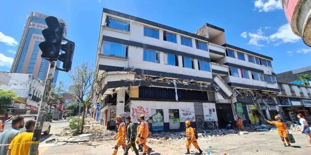 佩雷拉市中心建筑坍塌严重。（图源：Telecafé）