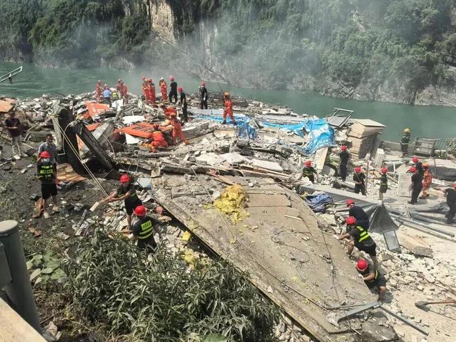 重庆彭水县山体崩塌灾害造成10人受伤、11人死亡、50人失联