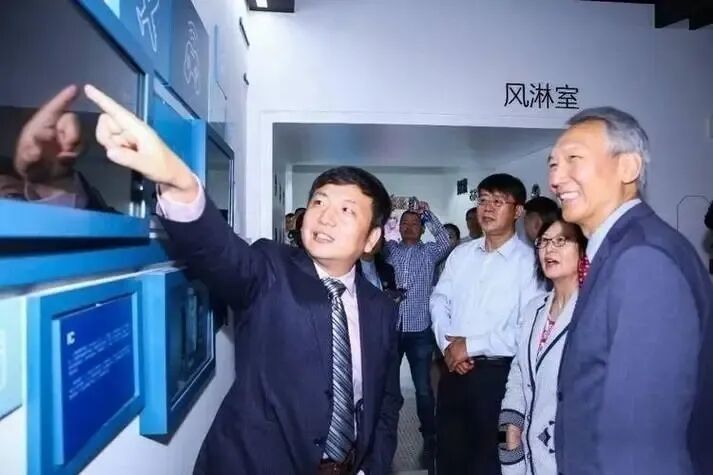 正在讲解的朱一明