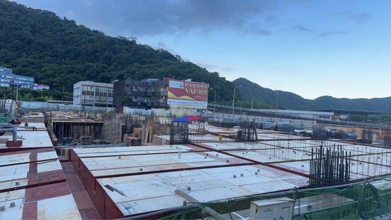 宜蘭蘇澳煙波二期工地驚傳工安意外,逃逸移工見到警察心虛,躲進蓄水池造成溺斃,數小時之後才被發現屍體。圖/民眾提供