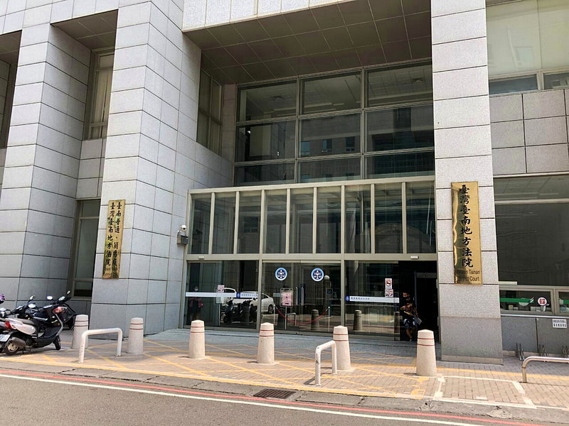 蕭姓保全一、二審均被判5年確定,少年及母親共求償1800萬元,台南地院判蕭及保全公司應各給付少年及母親64萬、21萬元。聯合報系資料照