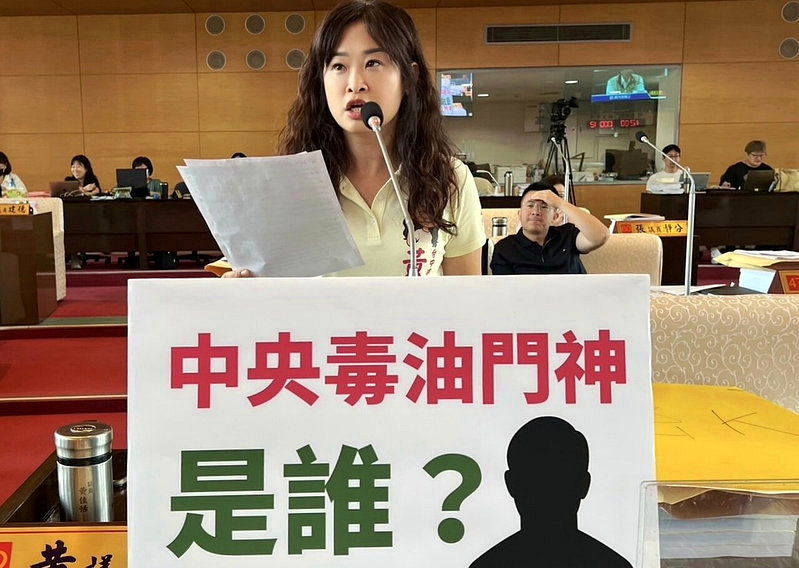 台中市議員黃佳恬直接問市長盧秀燕誰是門神？圖／議員提供